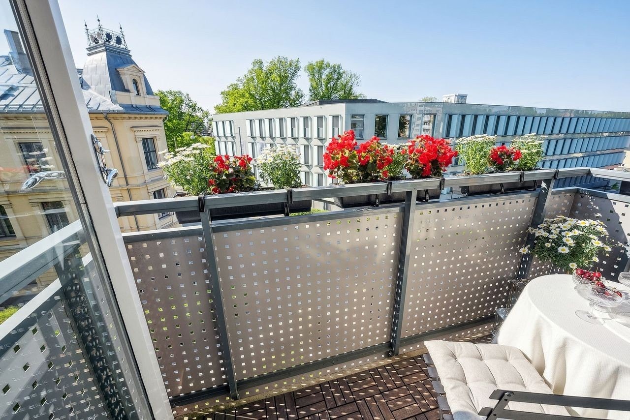 Utgang til balkong fra stuen Galleribilde