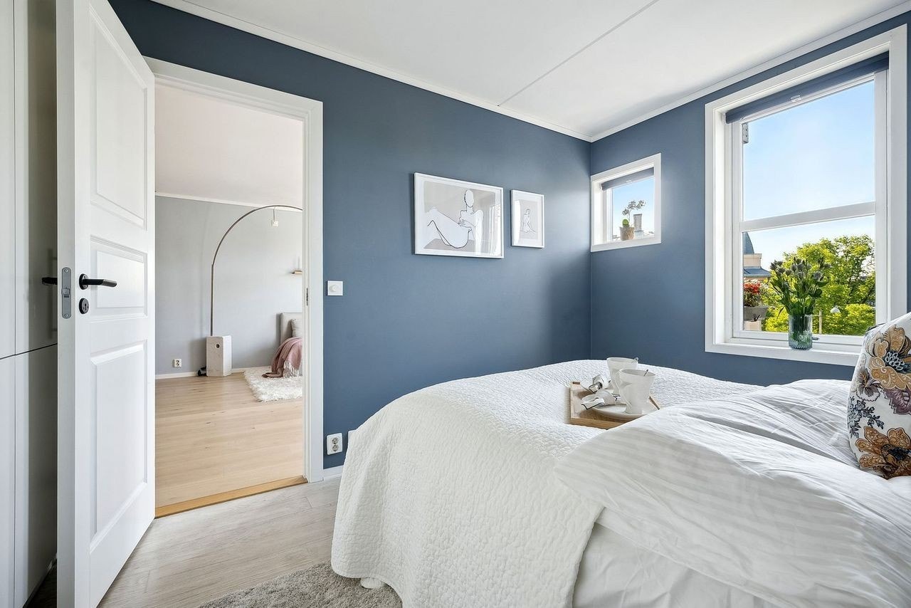 Integrert garderobeskap gir god plass til oppbevaring Galleribilde