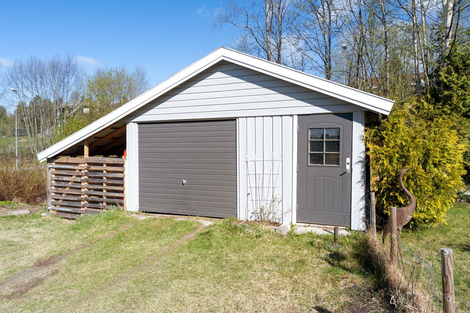 Garasje på eiendommen Galleribilde