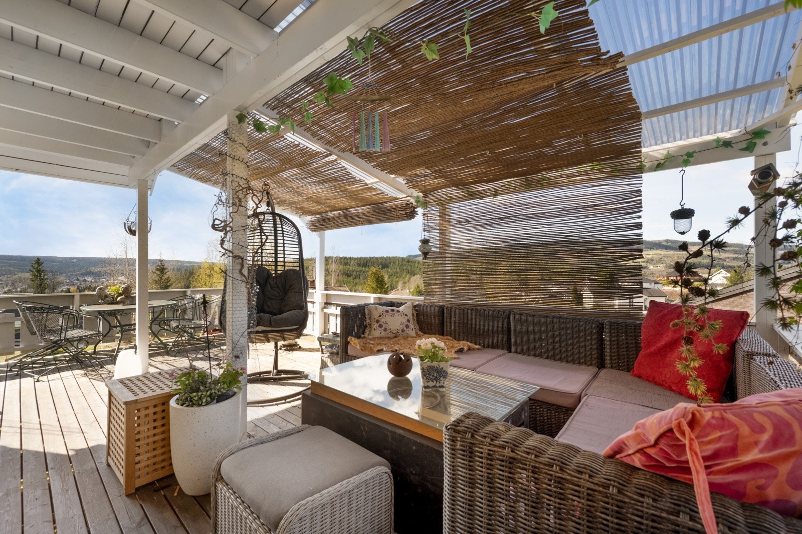 Boligen ble opprinnelig oppført i 1950, men er påbygd og modernisert i senere tid. Galleribilde