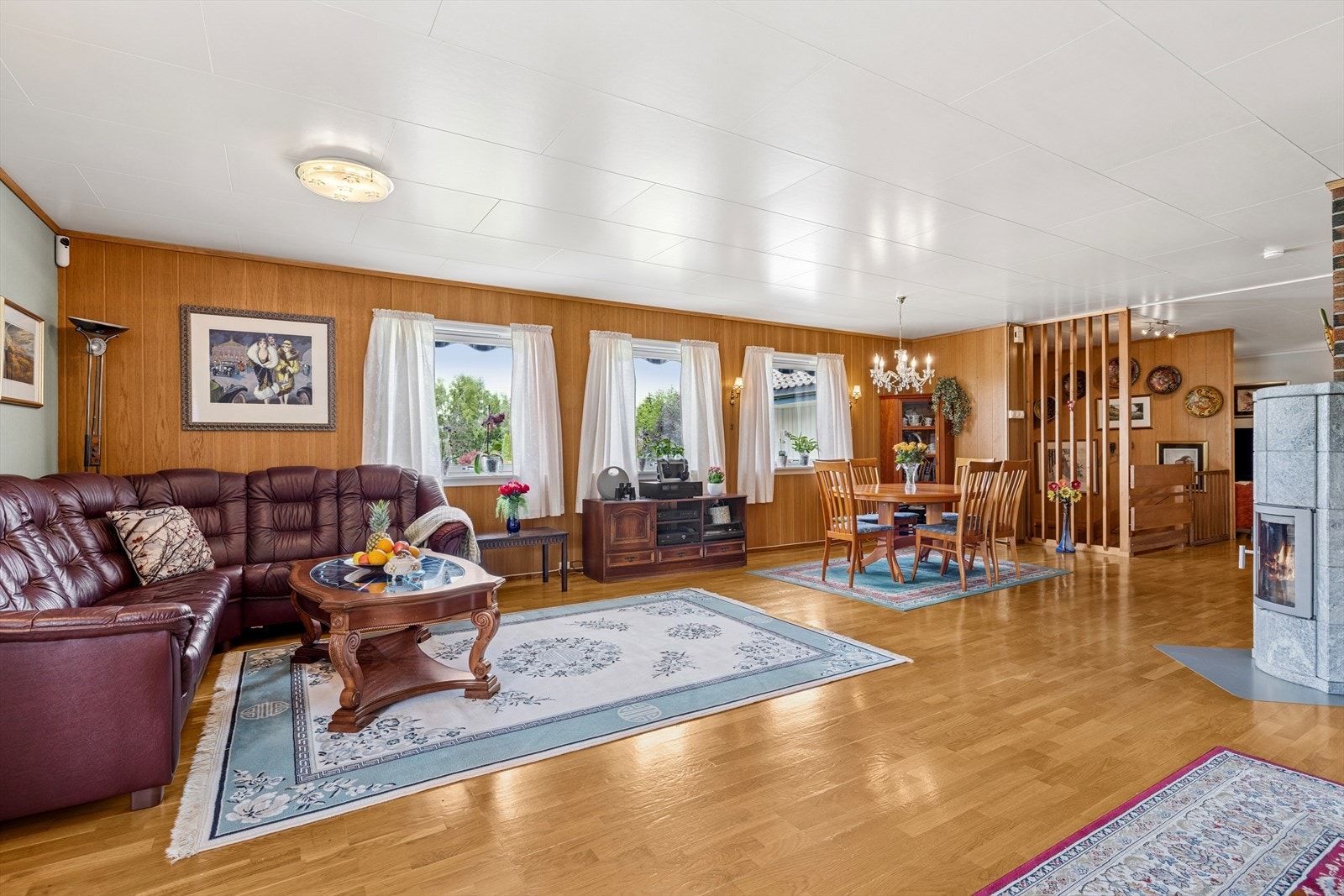 Stuens romslige størrelse og smarte utforming gjør den enkel å møblere etter dine behov. Galleribilde