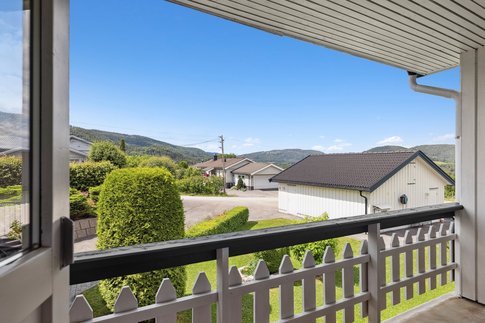 Egen balkong med privat utgang fra hovedsoverommet. Galleribilde