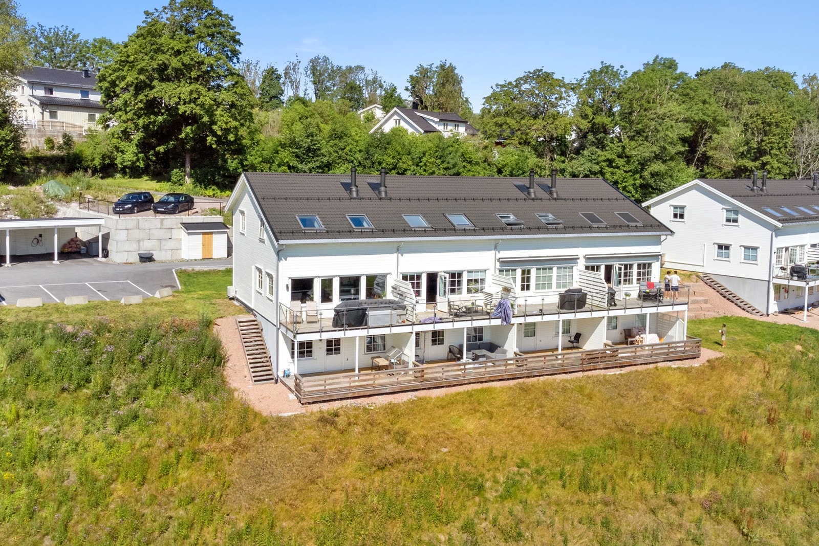 Velkommen til et nyere og delikat enderekkehus i Røllesveien 21! Galleribilde