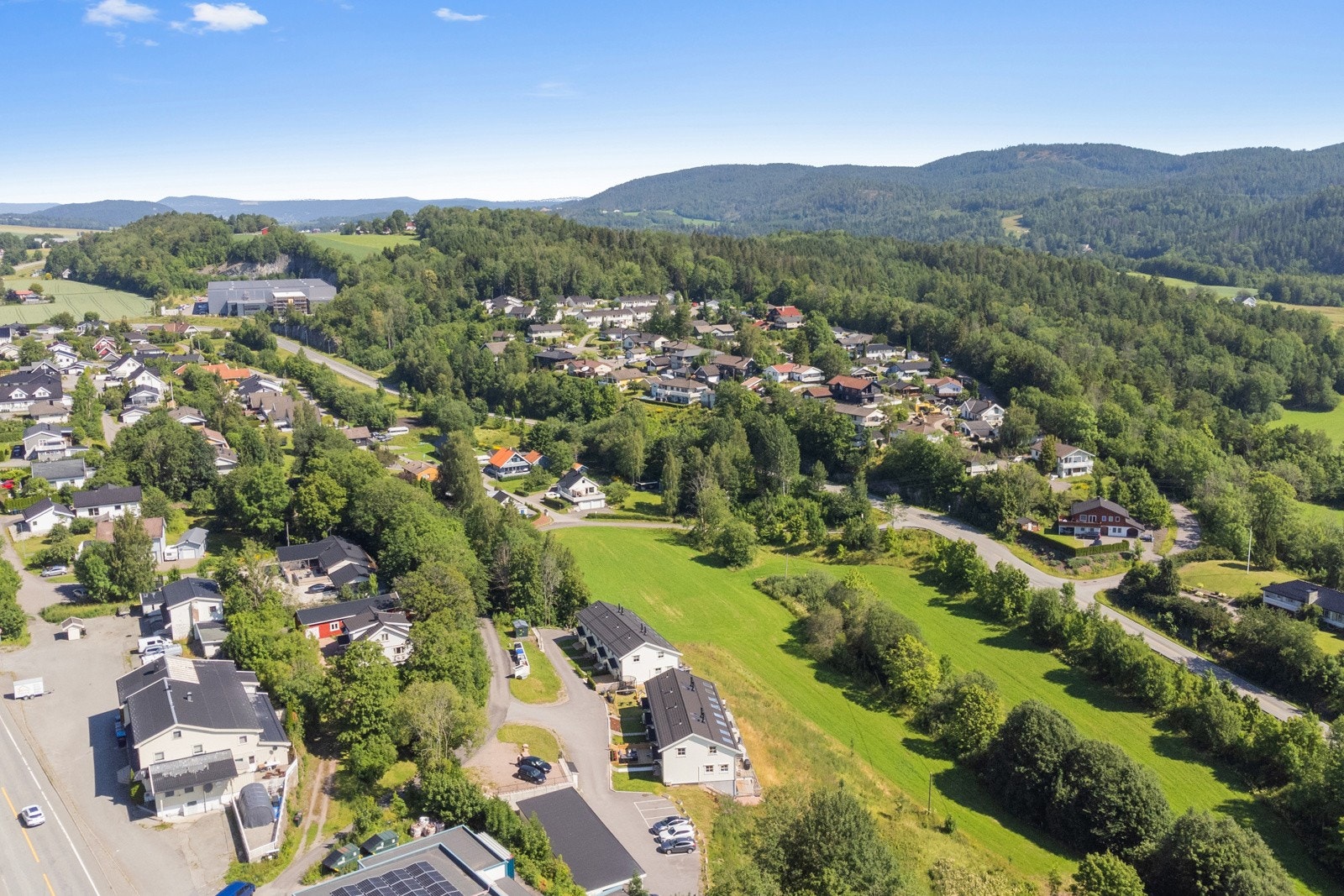Et trygt og fint sted å vokse opp, med mange fine lekeområder og kamerater i nabolaget. Galleribilde
