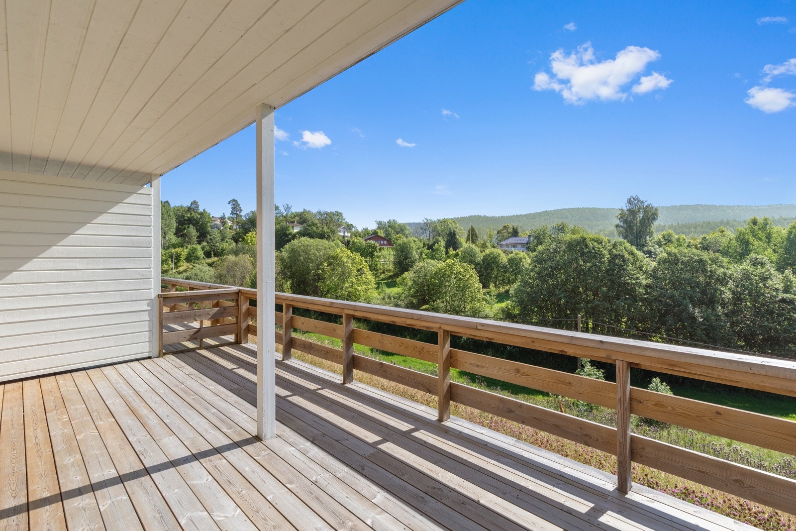 Morgen og formiddagssol og flott utsikt. Galleribilde