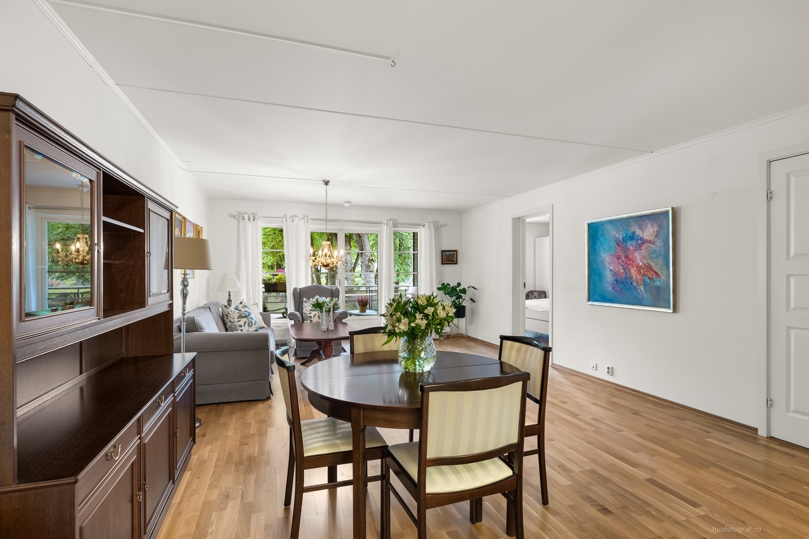 En behagelig bo-tilværelse med A-konto sentralfyr/ oppvarming inkludert i felleskostnadene. Galleribilde