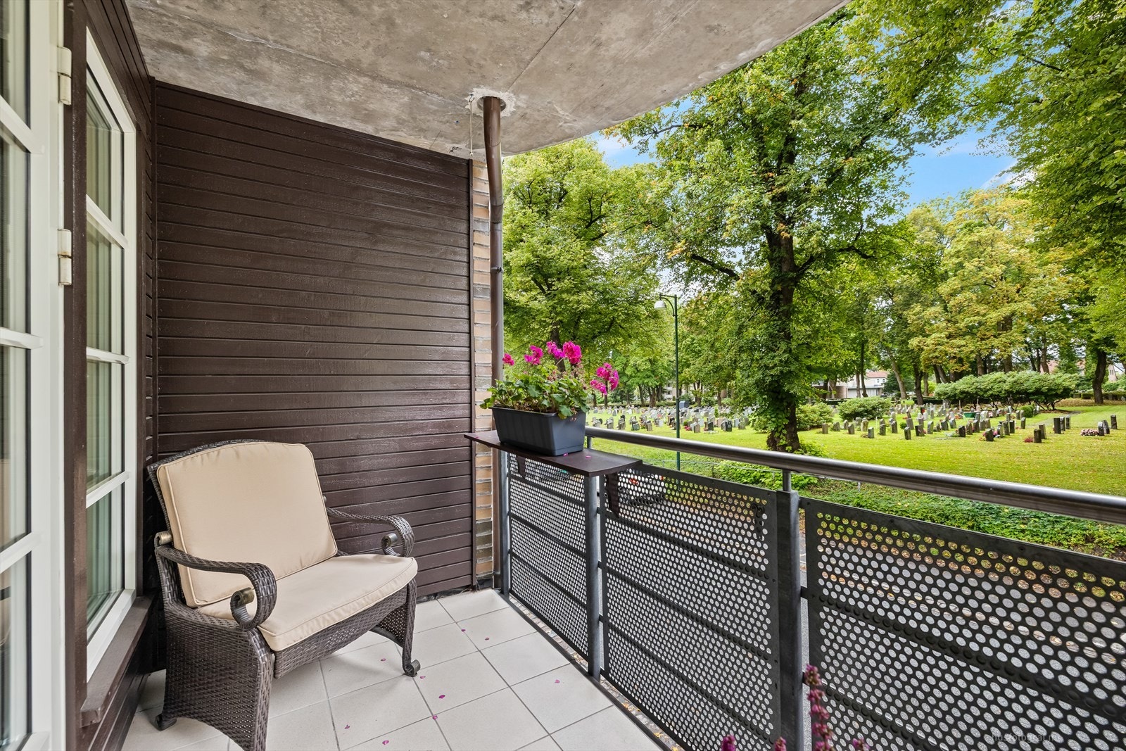 God intern beliggenhet uten direkte innsyn. Balkongen er på ca 5 kvm. Galleribilde