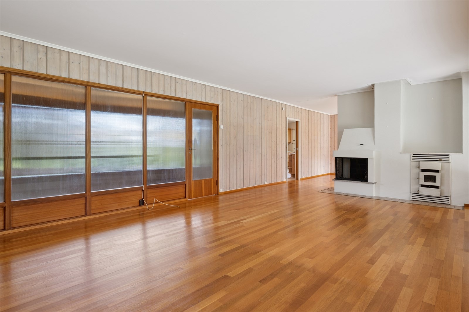 Stue med peisovn. og kamin( ikke i bruk) Galleribilde