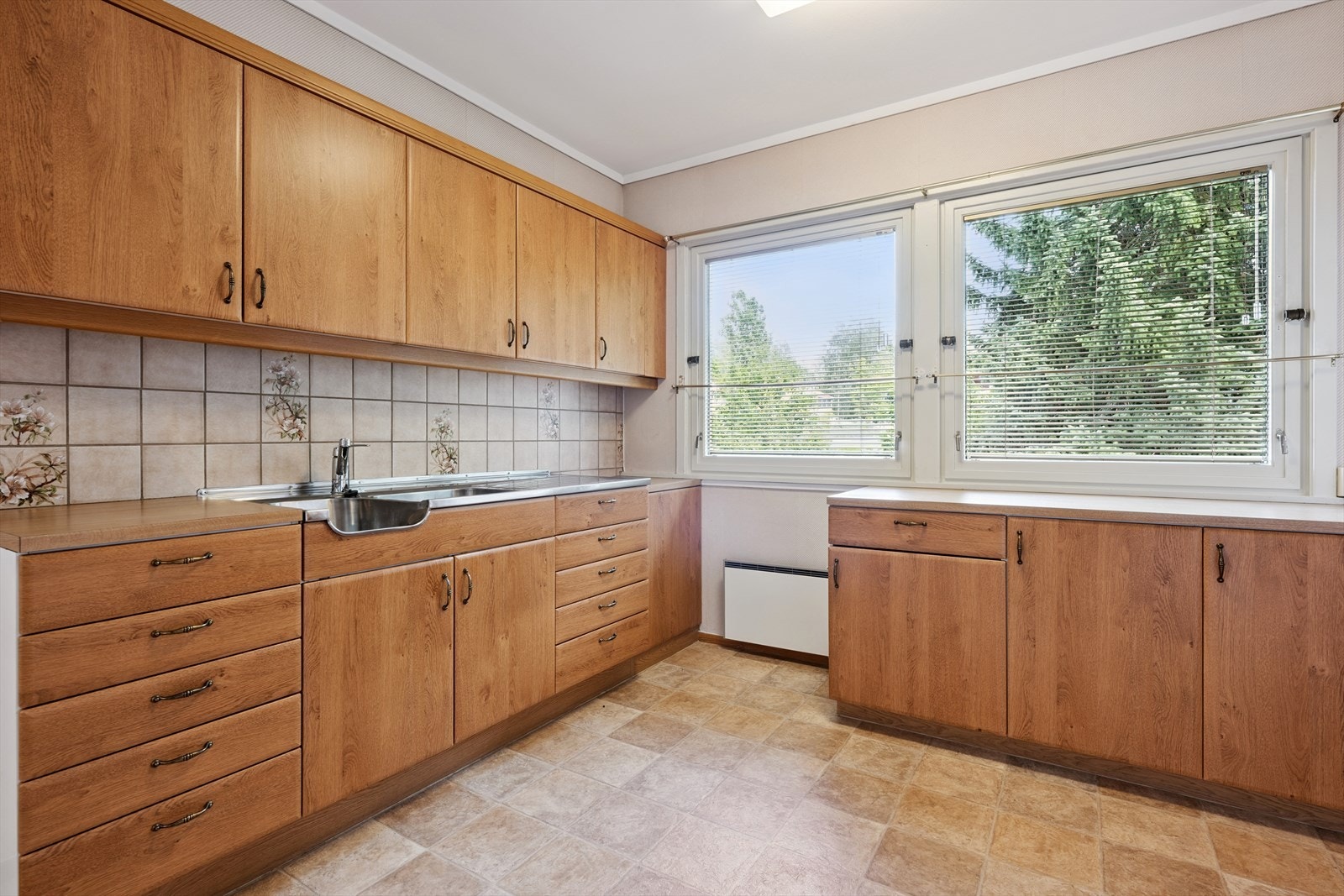 Kjøkkenet er fra ca. 90 tallet Galleribilde