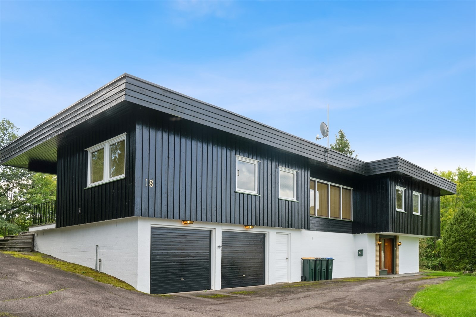 Fasade fra inngang Galleribilde