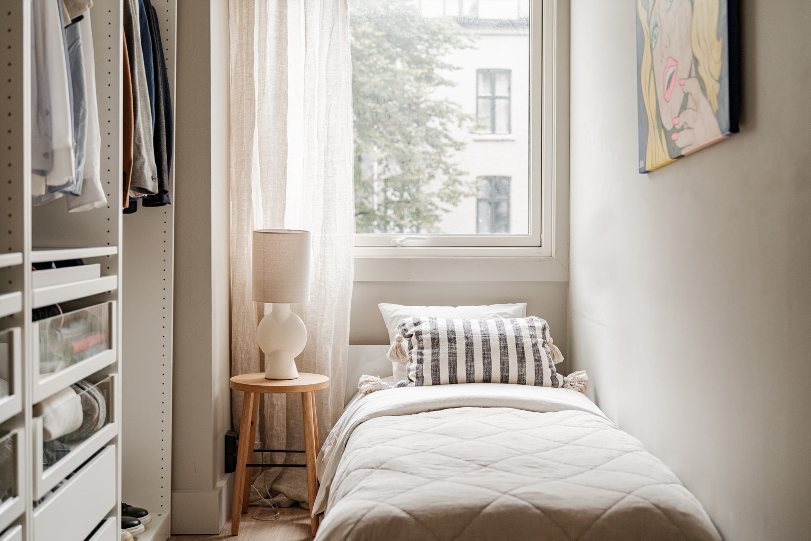 Soverom II vender også mot bakgård. Galleribilde