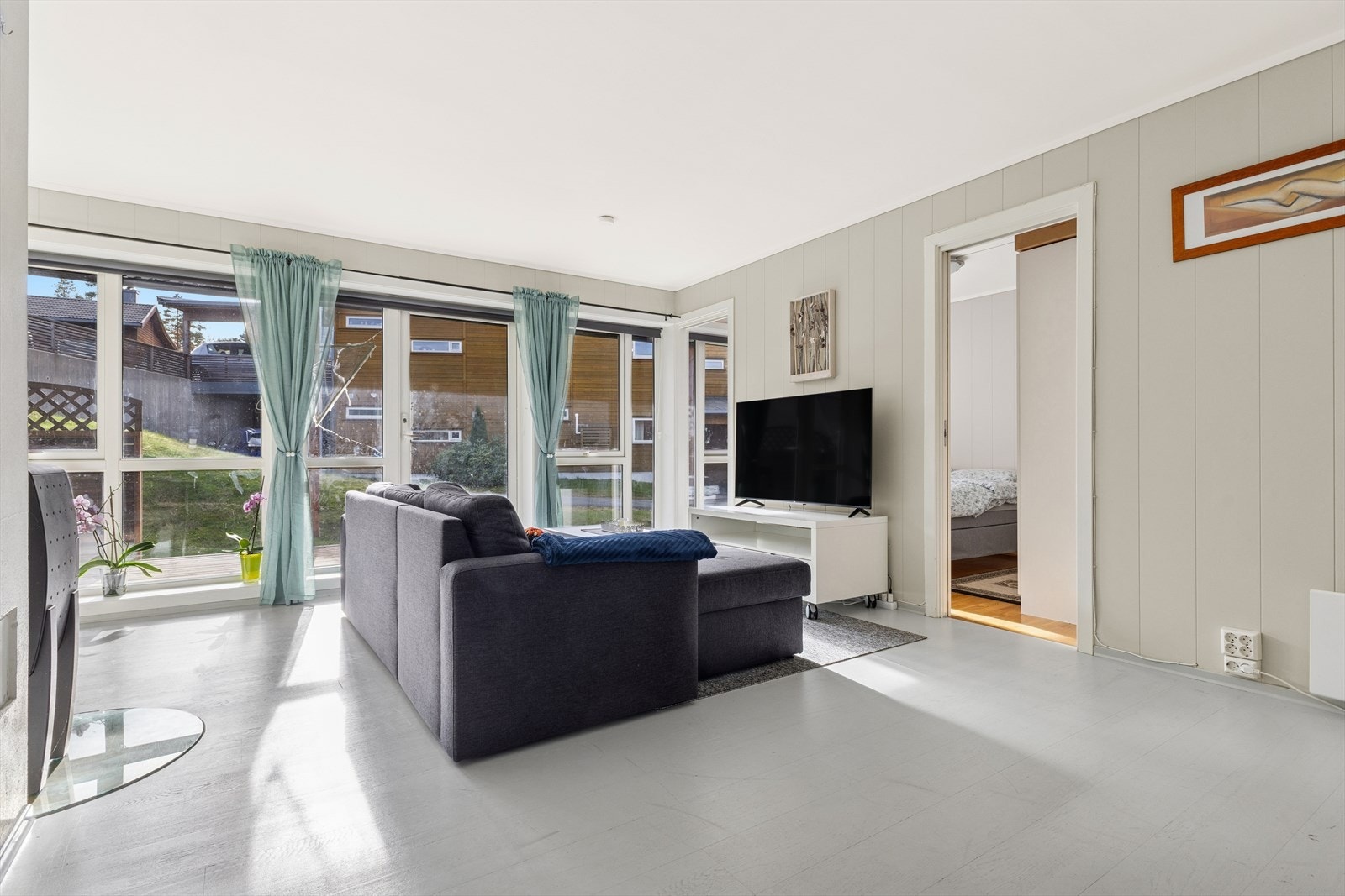 Herfra er det utgang til en overbygd terrasse. Galleribilde