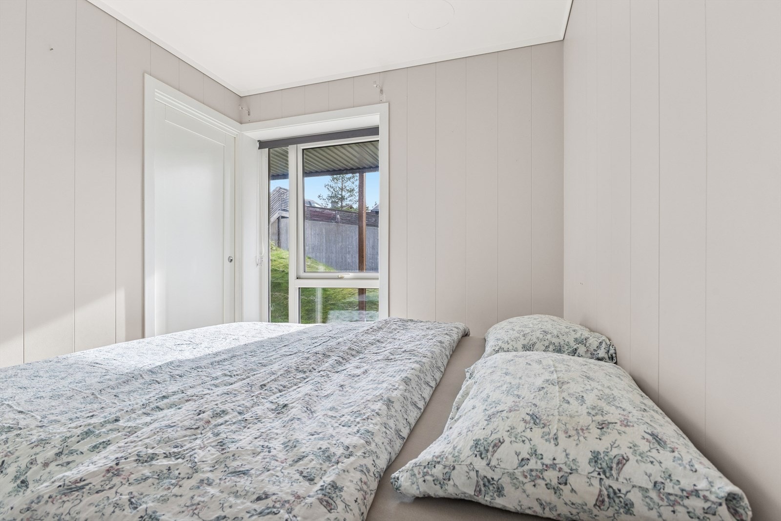 Videre byr leiligheten på to gode soverom. Galleribilde