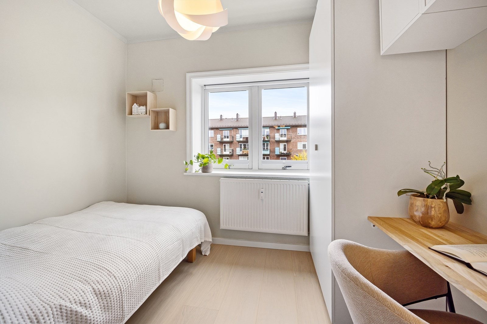 Soverom 2 passer godt som barnerom, gjesterom eller hjemmekontor. Galleribilde