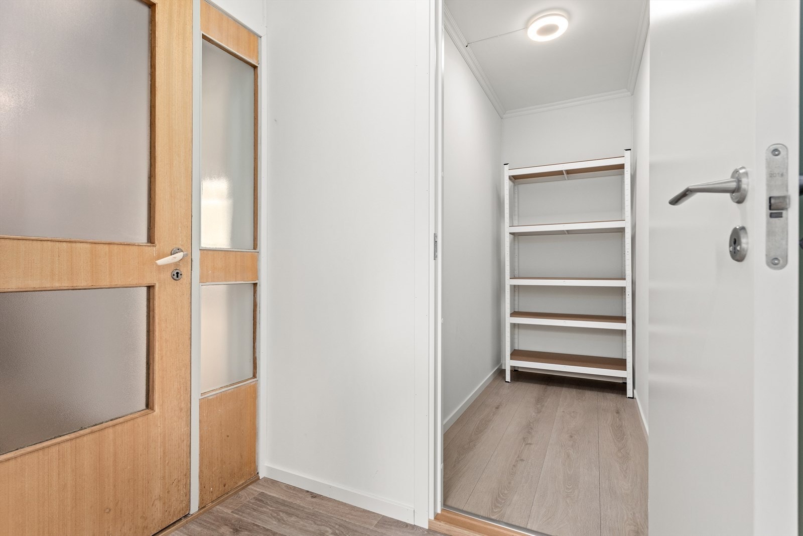 I tillegg er det oppbevaringsplass i ei mindre innvendig bod. Galleribilde