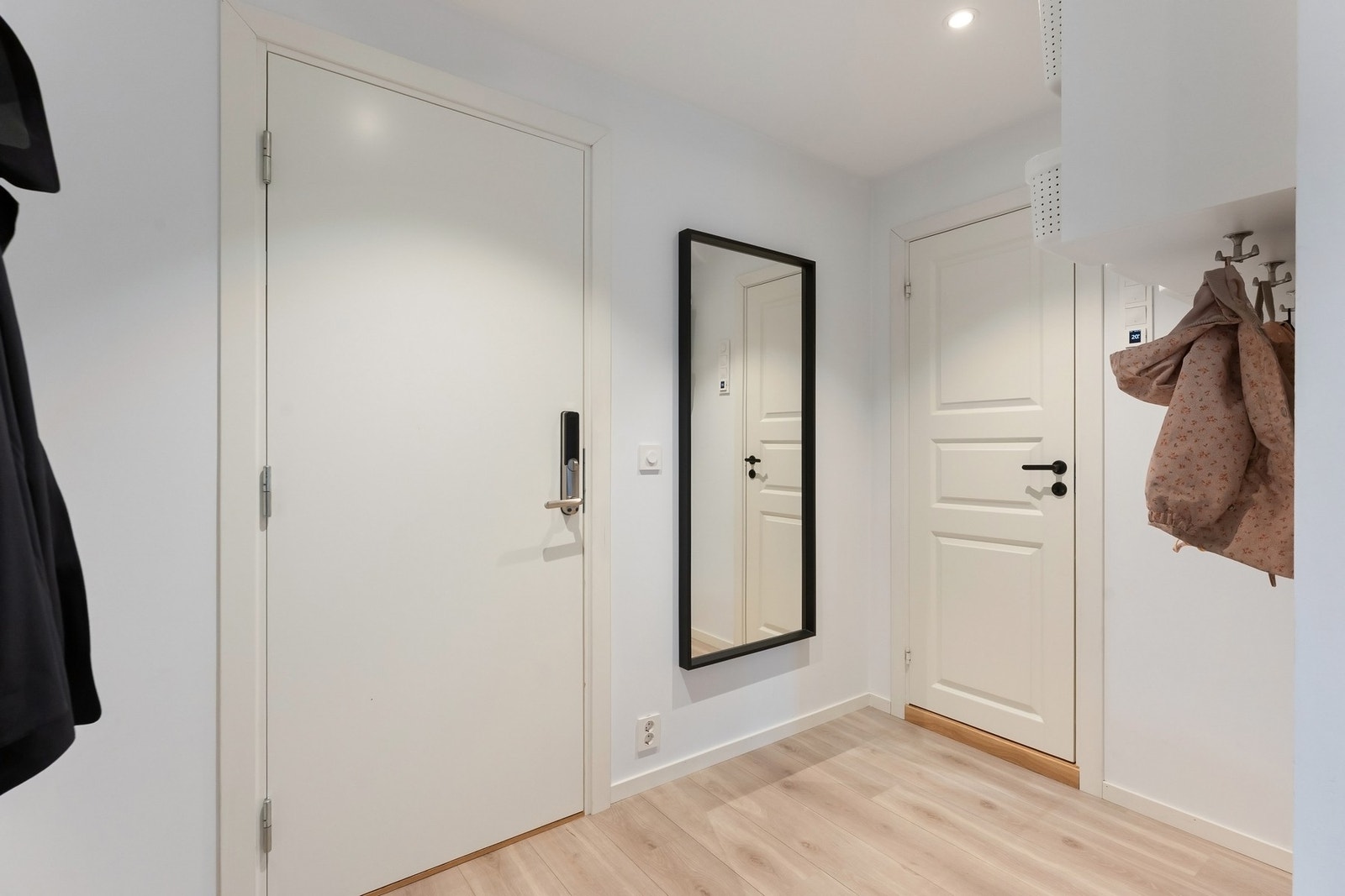 Praktisk entré/gang med plass for barnevogn Galleribilde