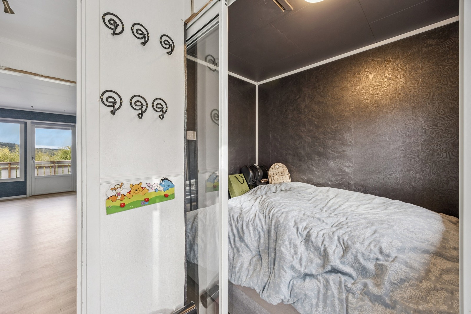 Bod i 1.etasje er i dag innredet som soverom Galleribilde