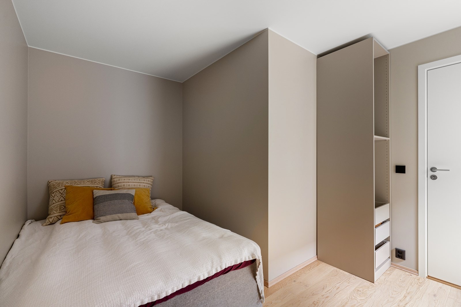 Det er tre soverom i 1. etasje. Galleribilde