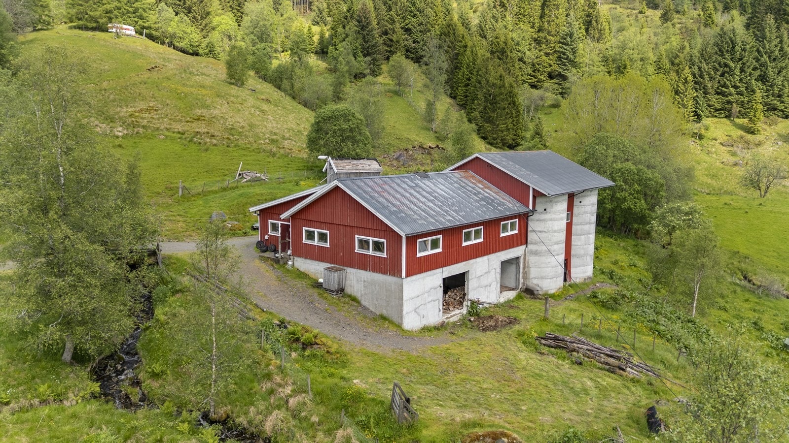 Driftsbygninga er i dag ikkje i bruk. Galleribilde