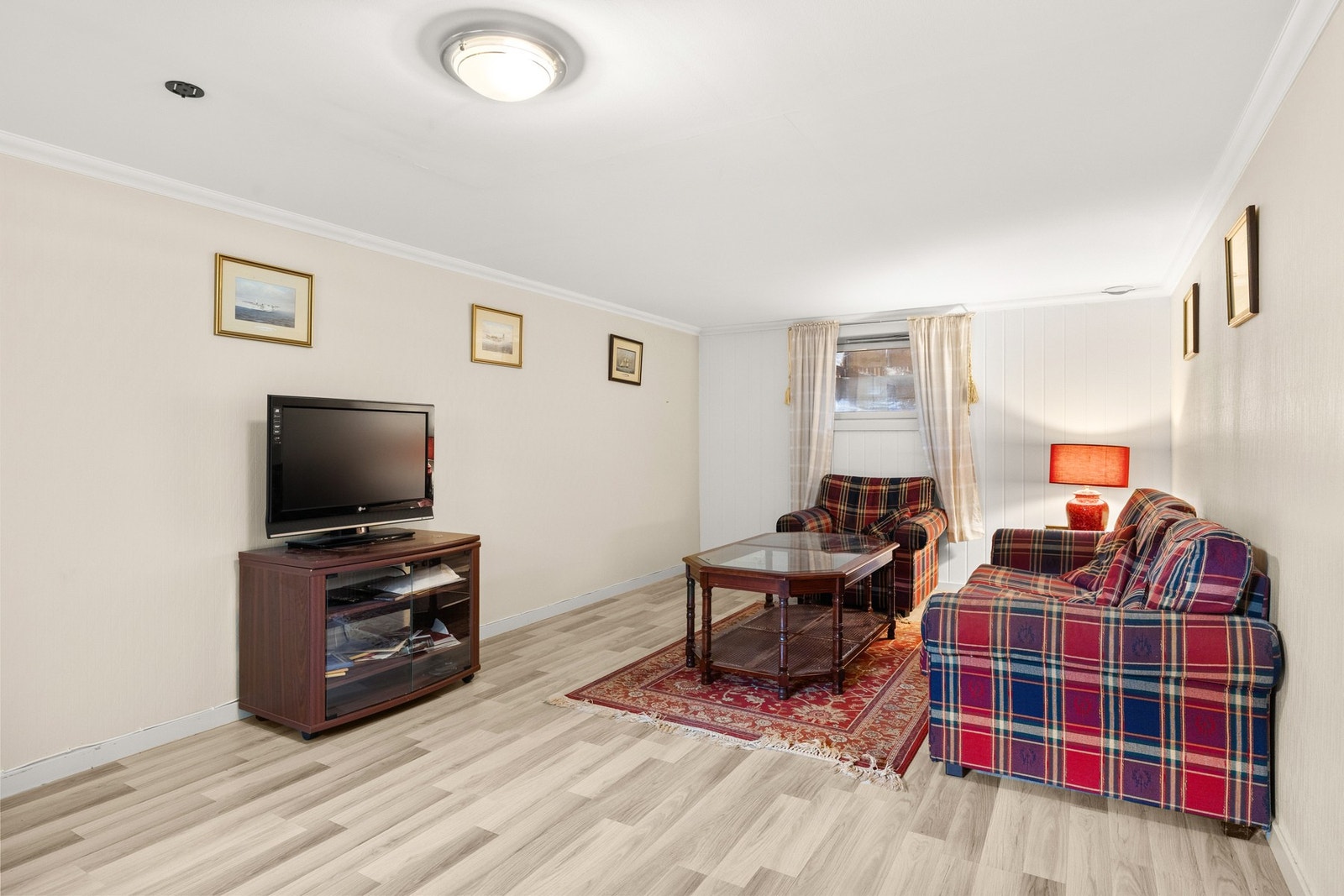 Rommet har lysinnslipp på to vegger Galleribilde