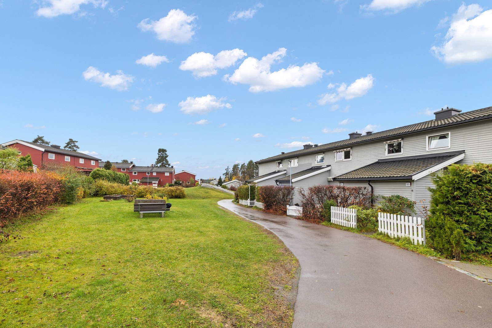 Et hyggelig rekkehus i grønne omgivelser i Ravnkroken Galleribilde