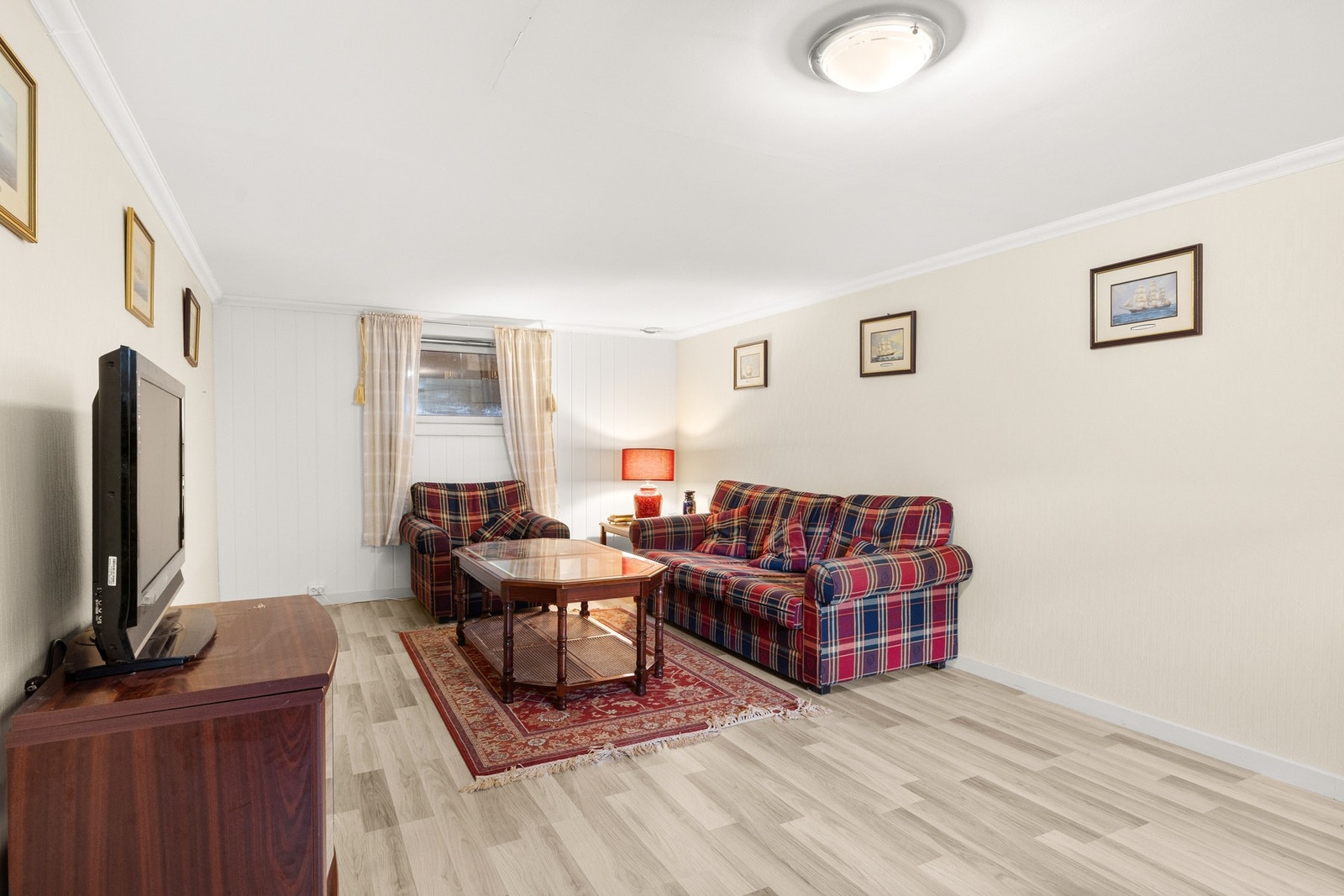 Rom benyttet som kjellerstue i underetasjen Galleribilde