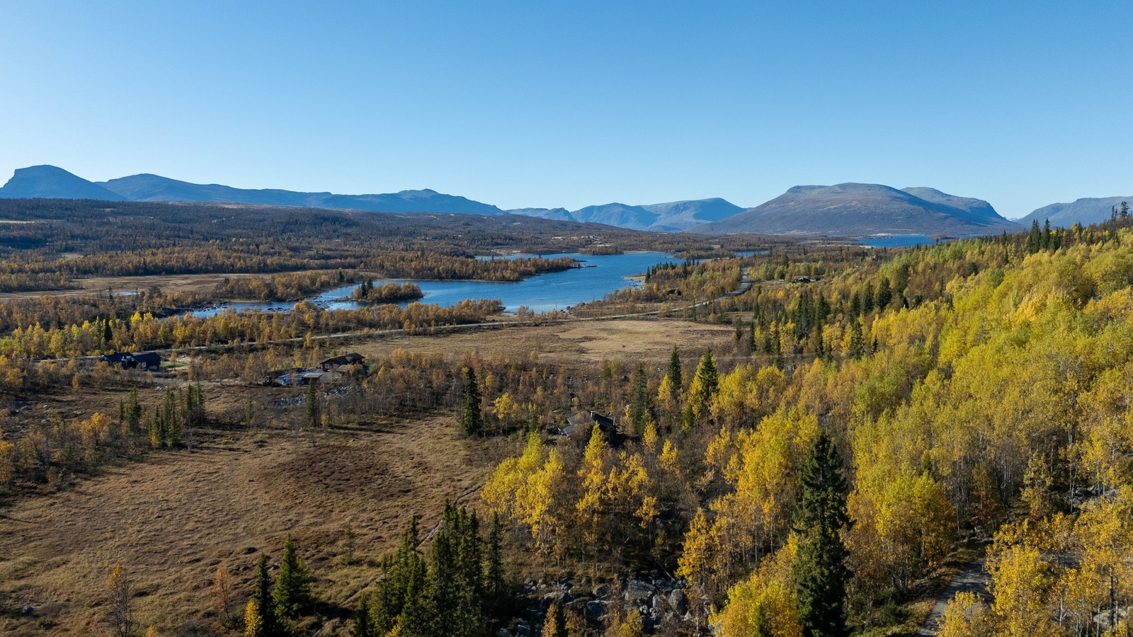 Området byr på et rikt utvalg av turmuligheter året rundt, og er et perfekt utgangspunkt for aktiviteter som fotturer, sykling, kajakkpadling og fiske - for hele familien Galleribilde