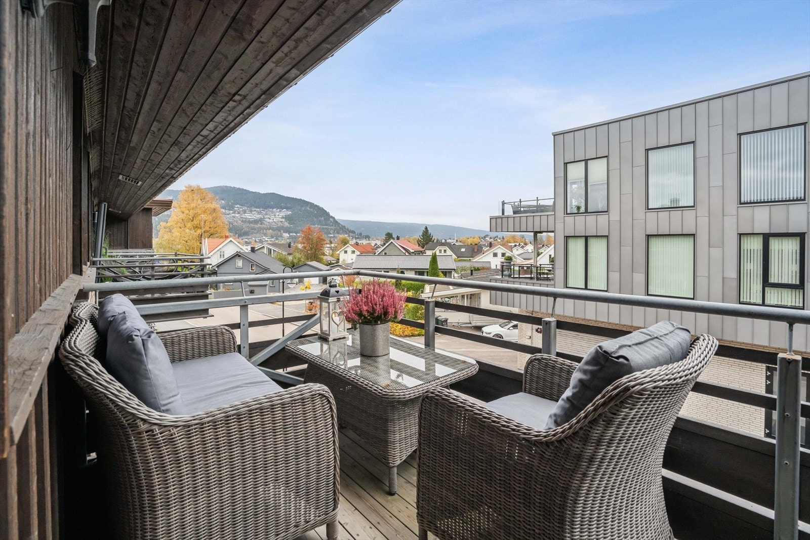 Balkongen ligger med flott utsikt mot Stenseth Galleribilde