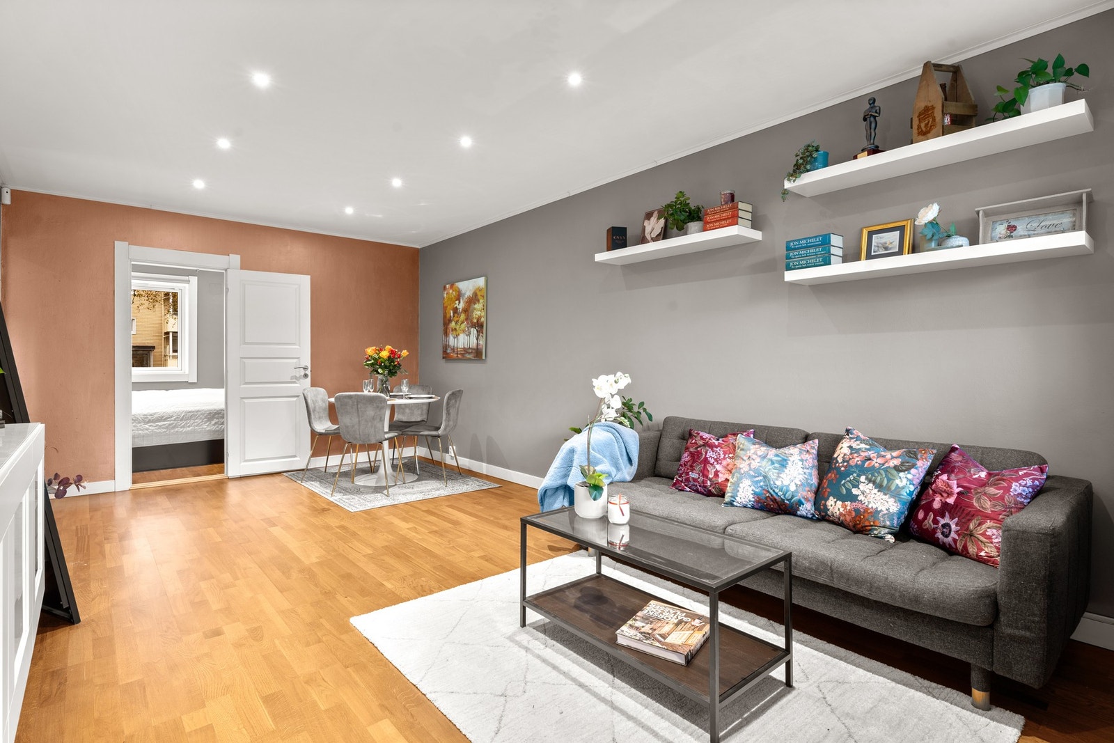 Inkludert i felleskostnadene har du blant annet oppvarming, varmtvann og fibernett med 1000/1000Mbps. Galleribilde