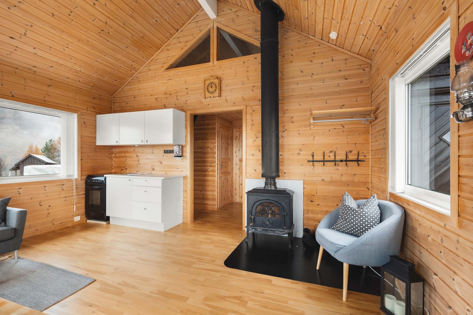 Stue med vedovn Galleribilde