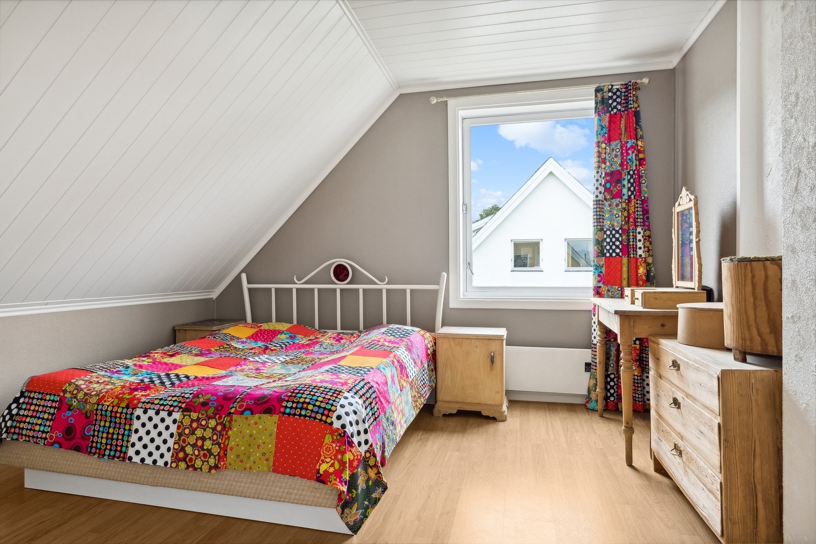 Hovedsoverommet har innebygde garderobeskap. Galleribilde