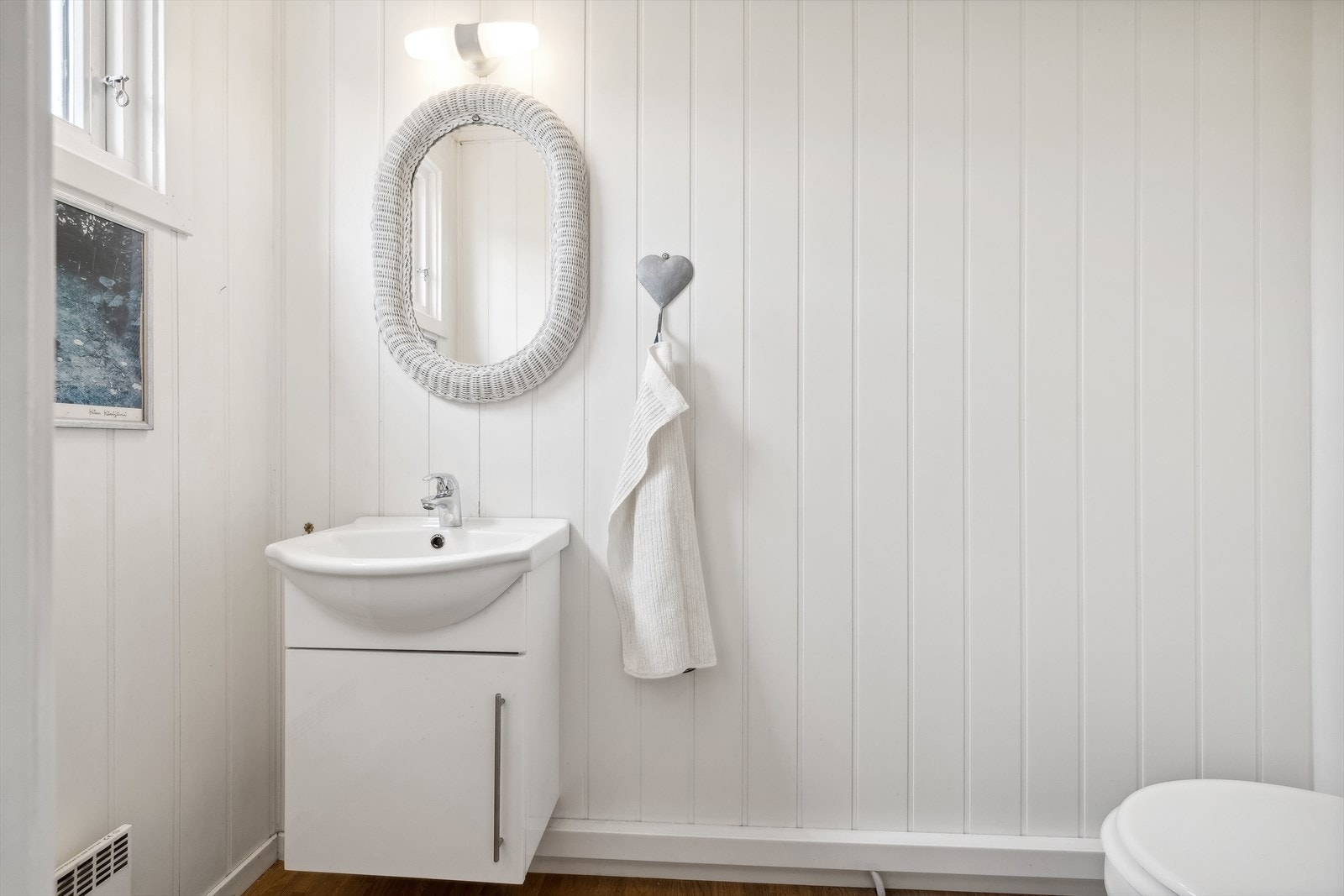 Toalettrommet ligger i boligens første etasje. Galleribilde