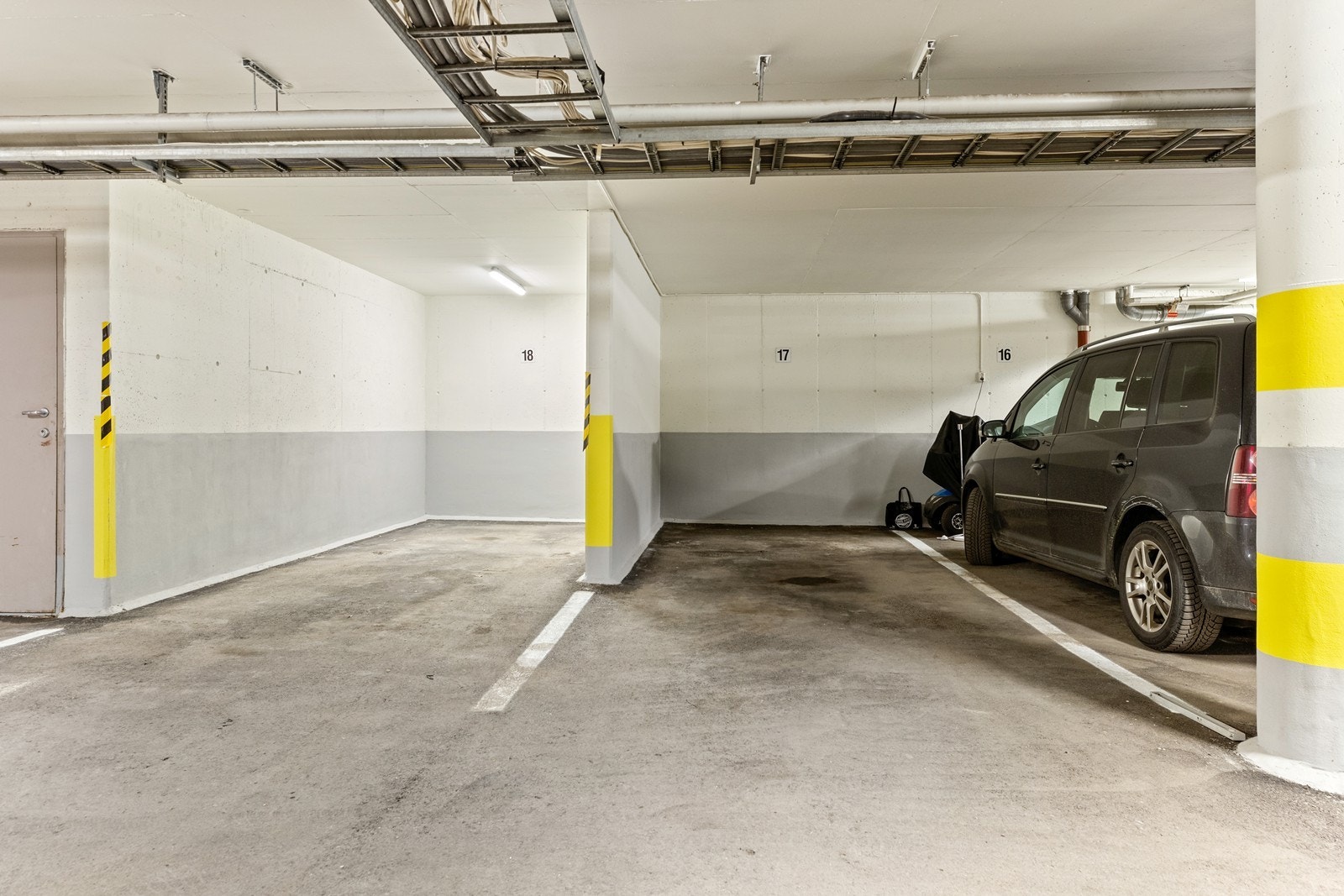 En parkeringsplass i felles garasjeanlegg (innkjøring fra Løkkegaten) Galleribilde