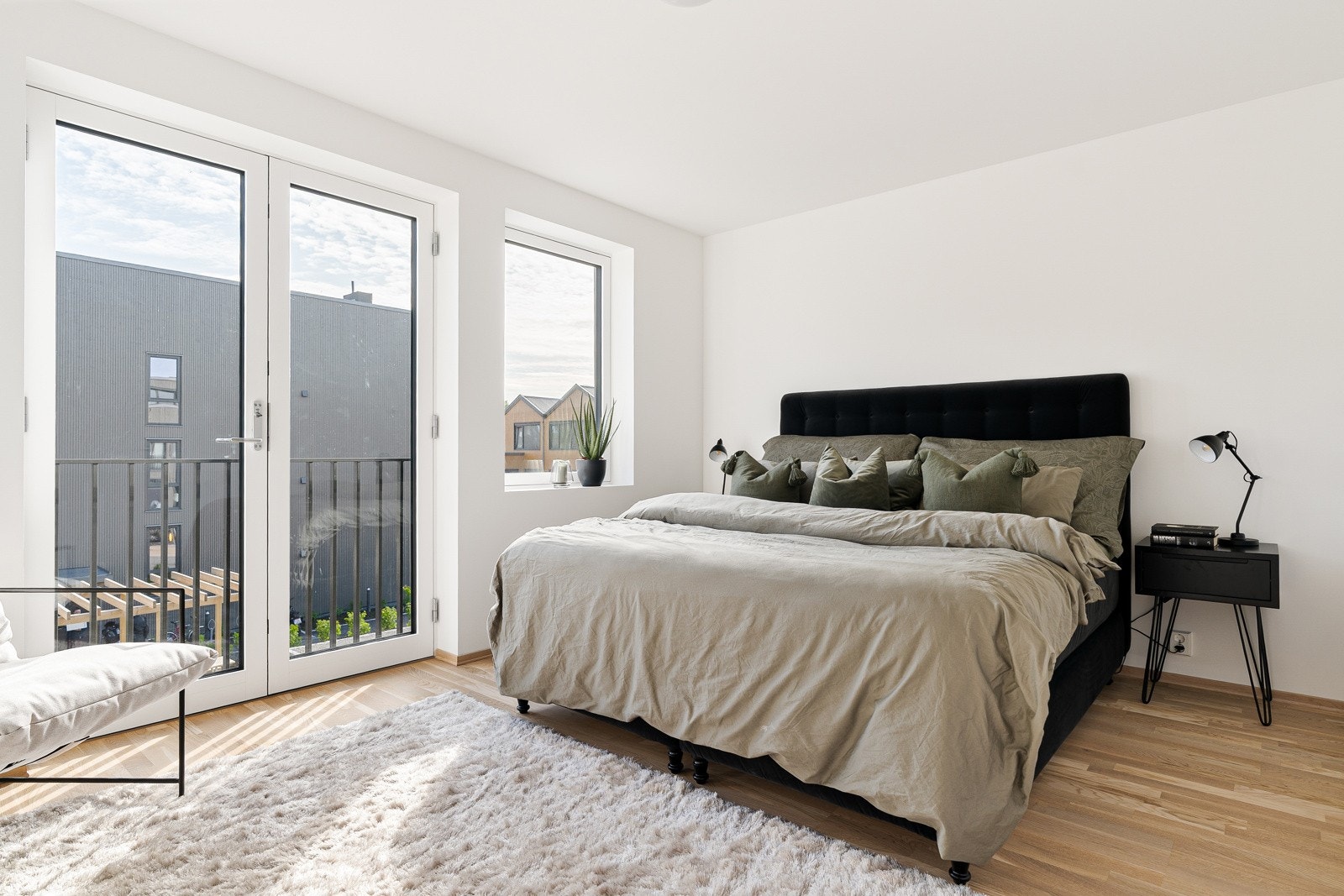 Boligen har et stort hovedsoverom på hele 14 kvm. Galleribilde