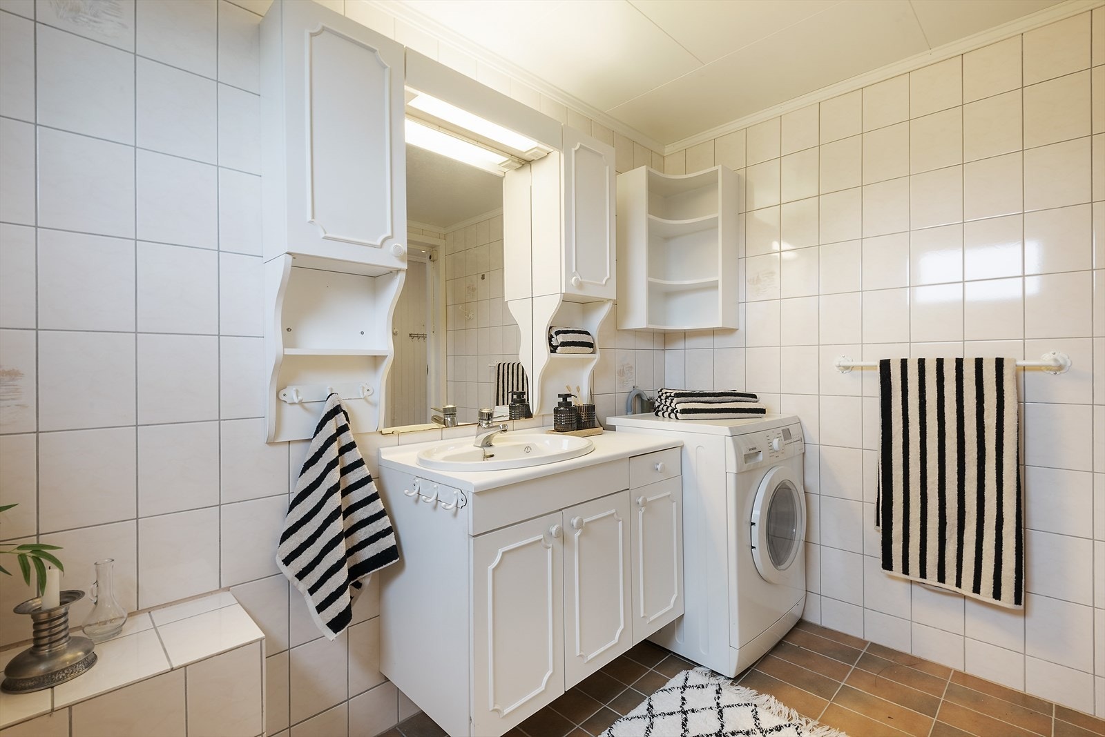 Bad med lys innredning. Galleribilde