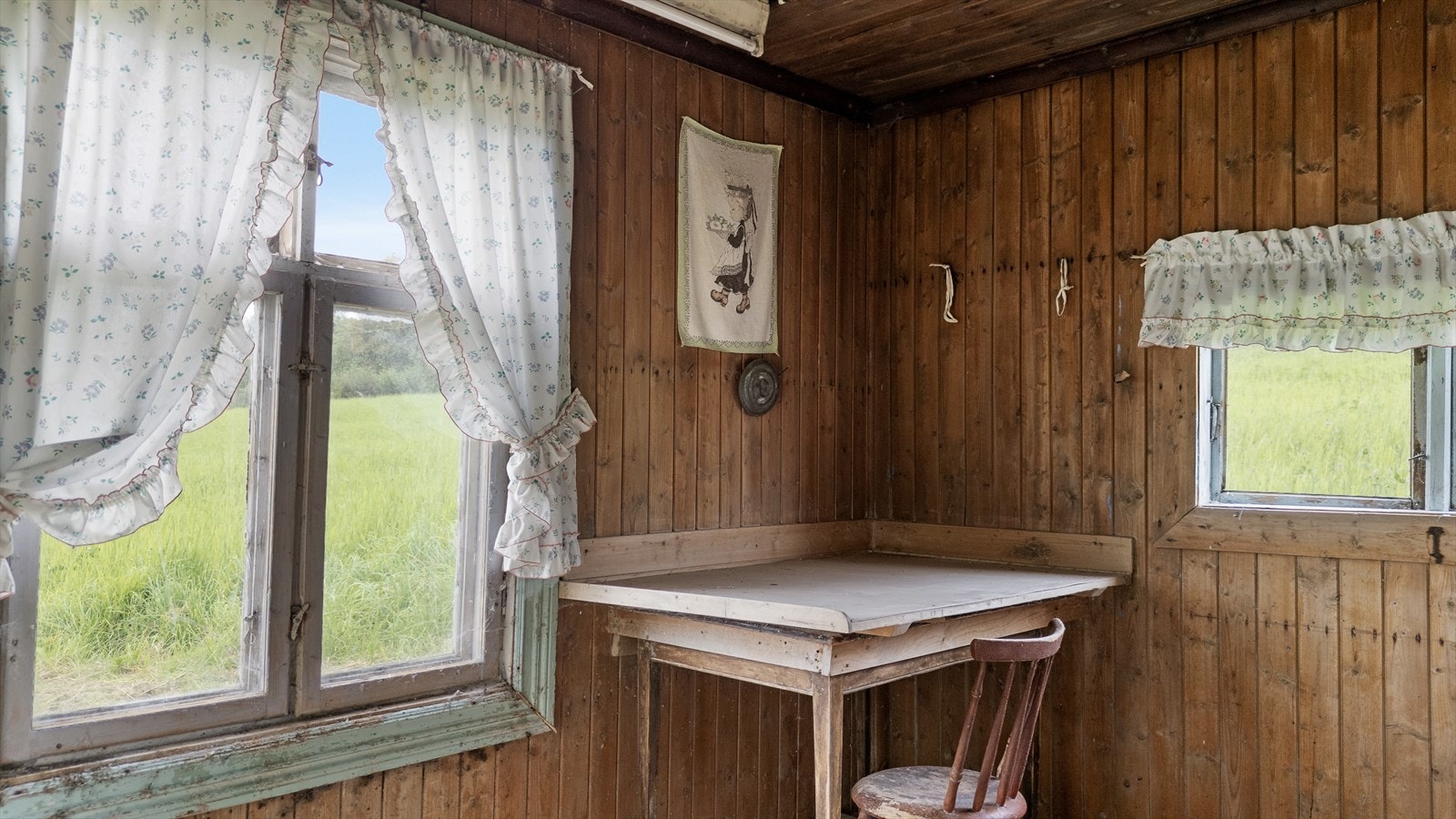 Innvendig fra uthuset. Galleribilde