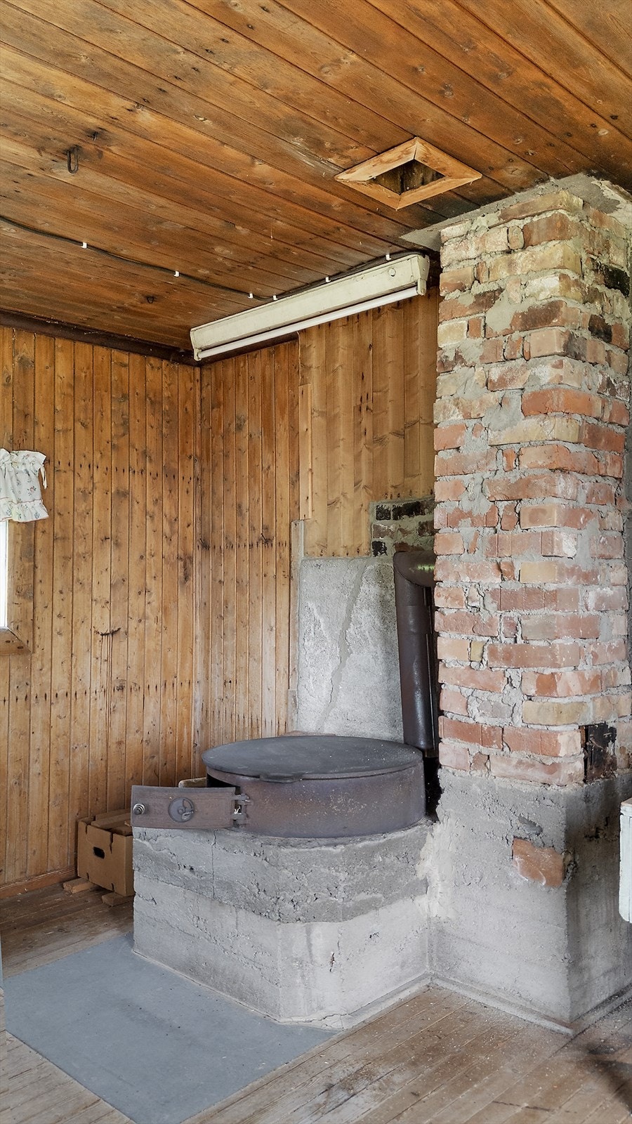 Eldre detaljer i uthuset er ivaretatt. Galleribilde