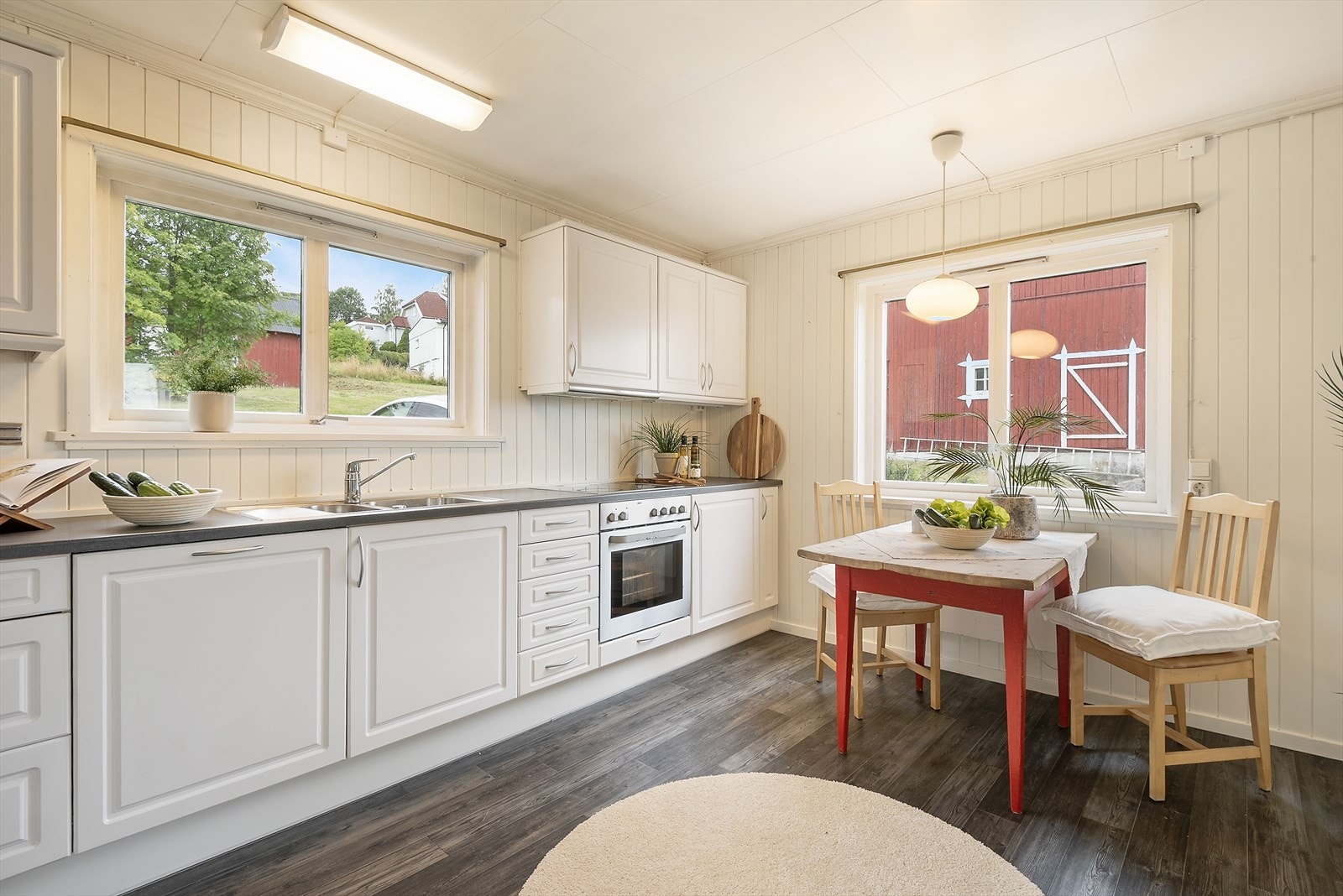 Plass til et lite spisebord på kjøkkenet. Galleribilde