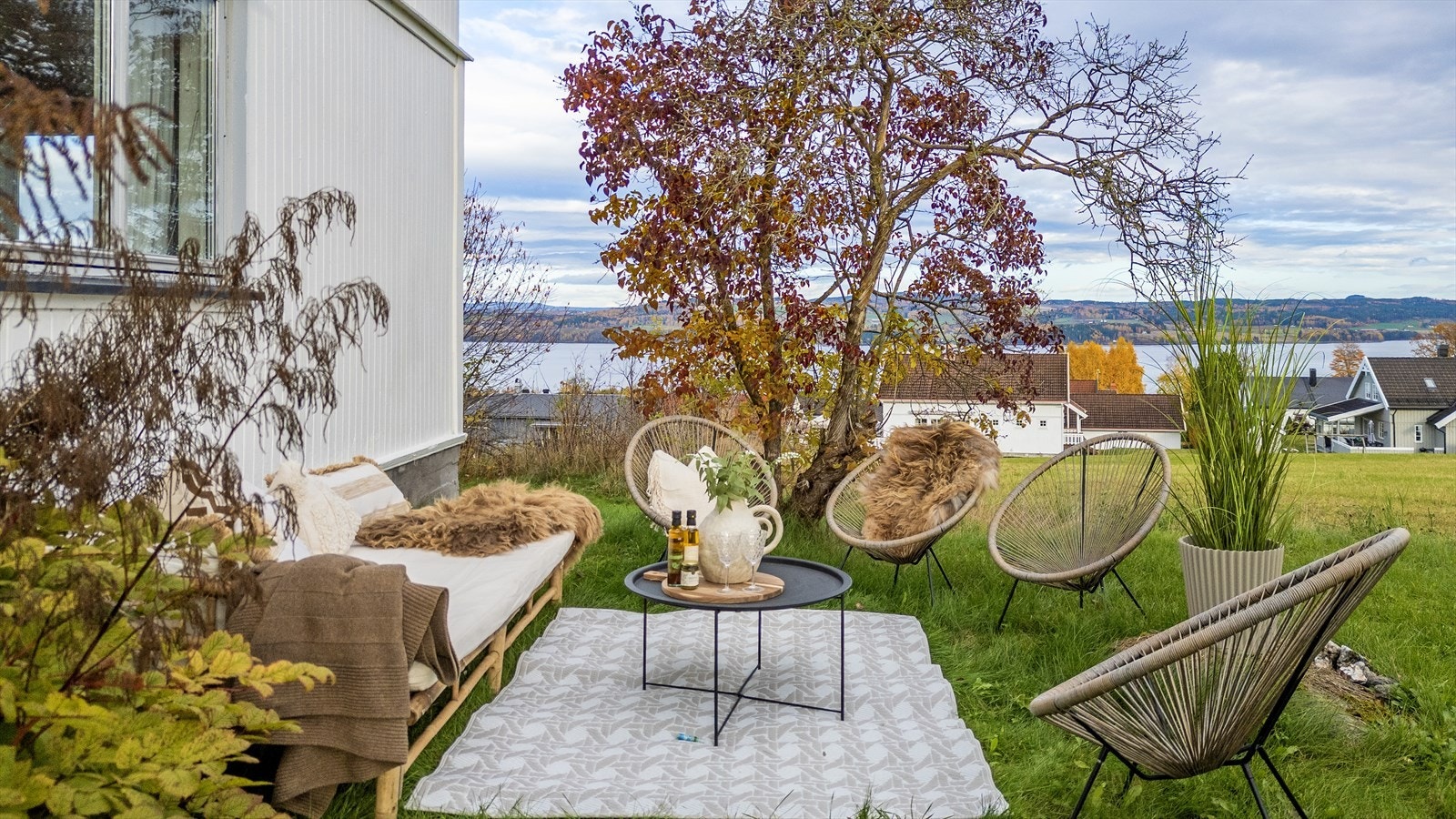 Forfriskninger i solveggen. Galleribilde