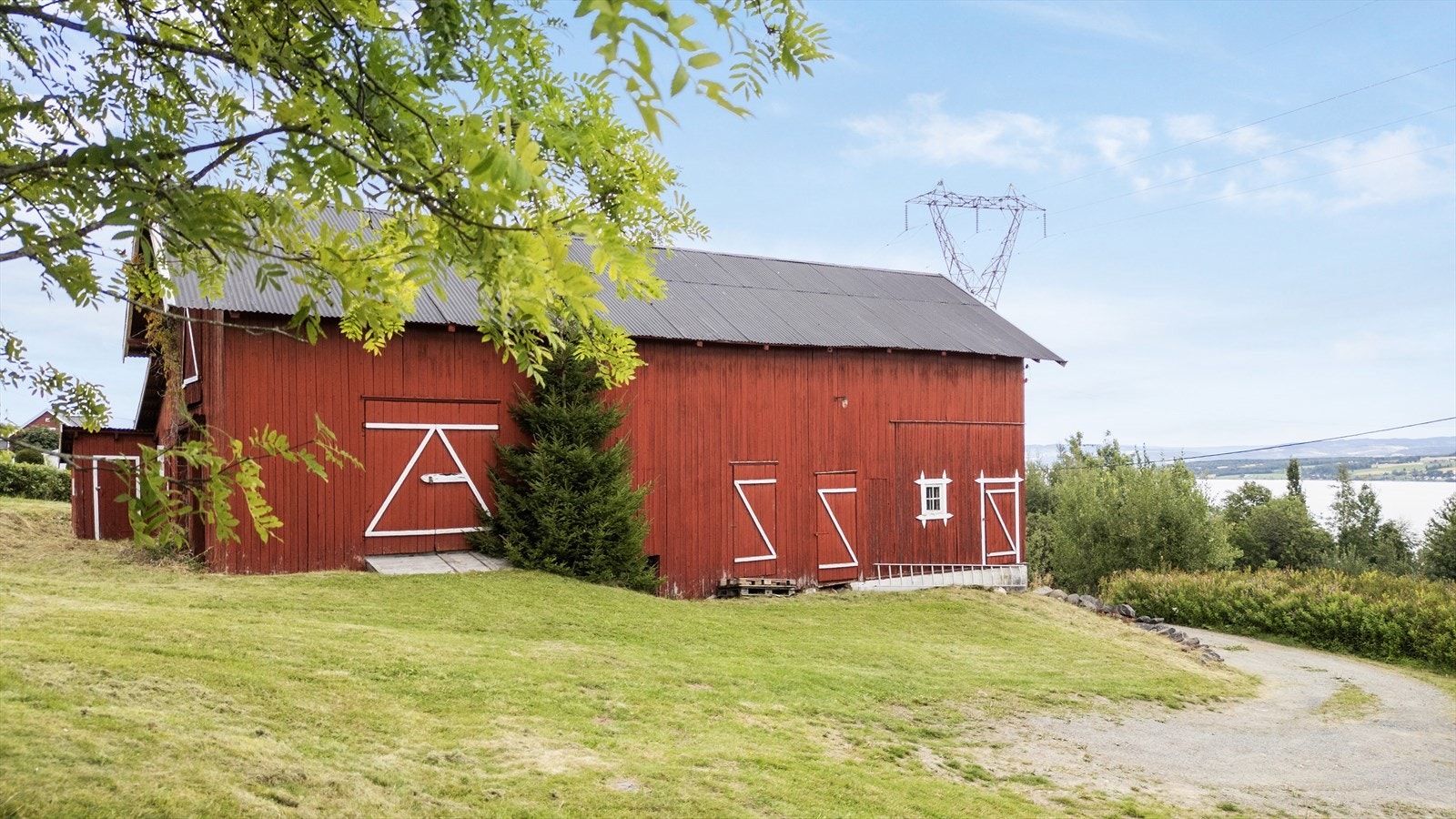 Låve med lagermuligheter. Galleribilde