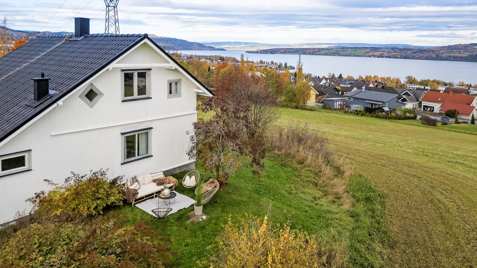 Utsyn mot Ringsaker. Galleribilde