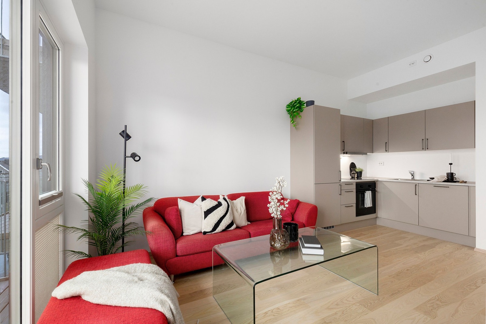 Leiligheten ligger i 3. etasje som har ekstra takhøyde, noe som skaper en god romfølelse. Galleribilde