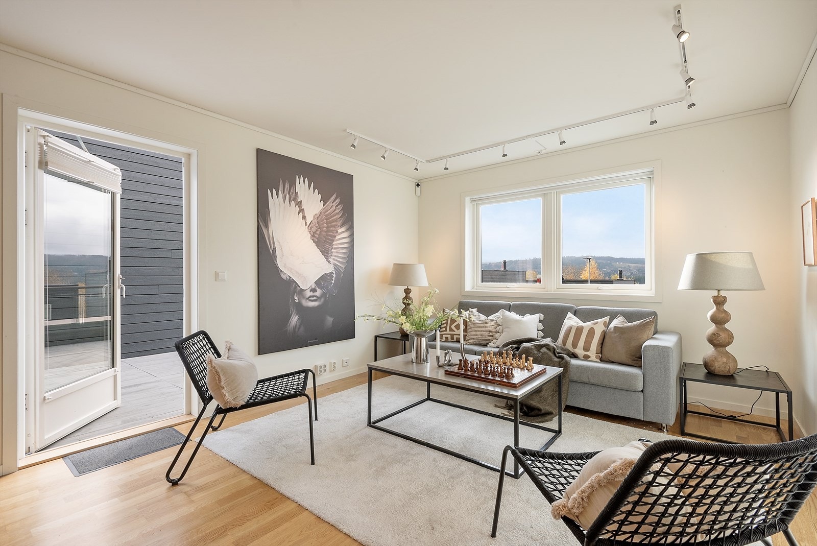 Stue i 2. etasje med utgang til veranda. Galleribilde