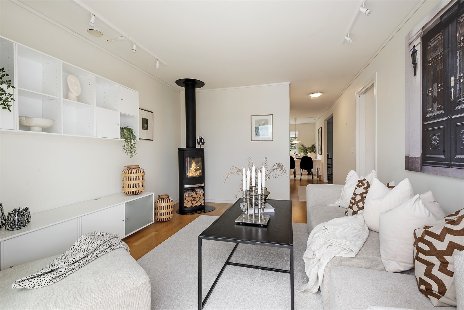 Stemningsfull peisovn i stuen. Galleribilde