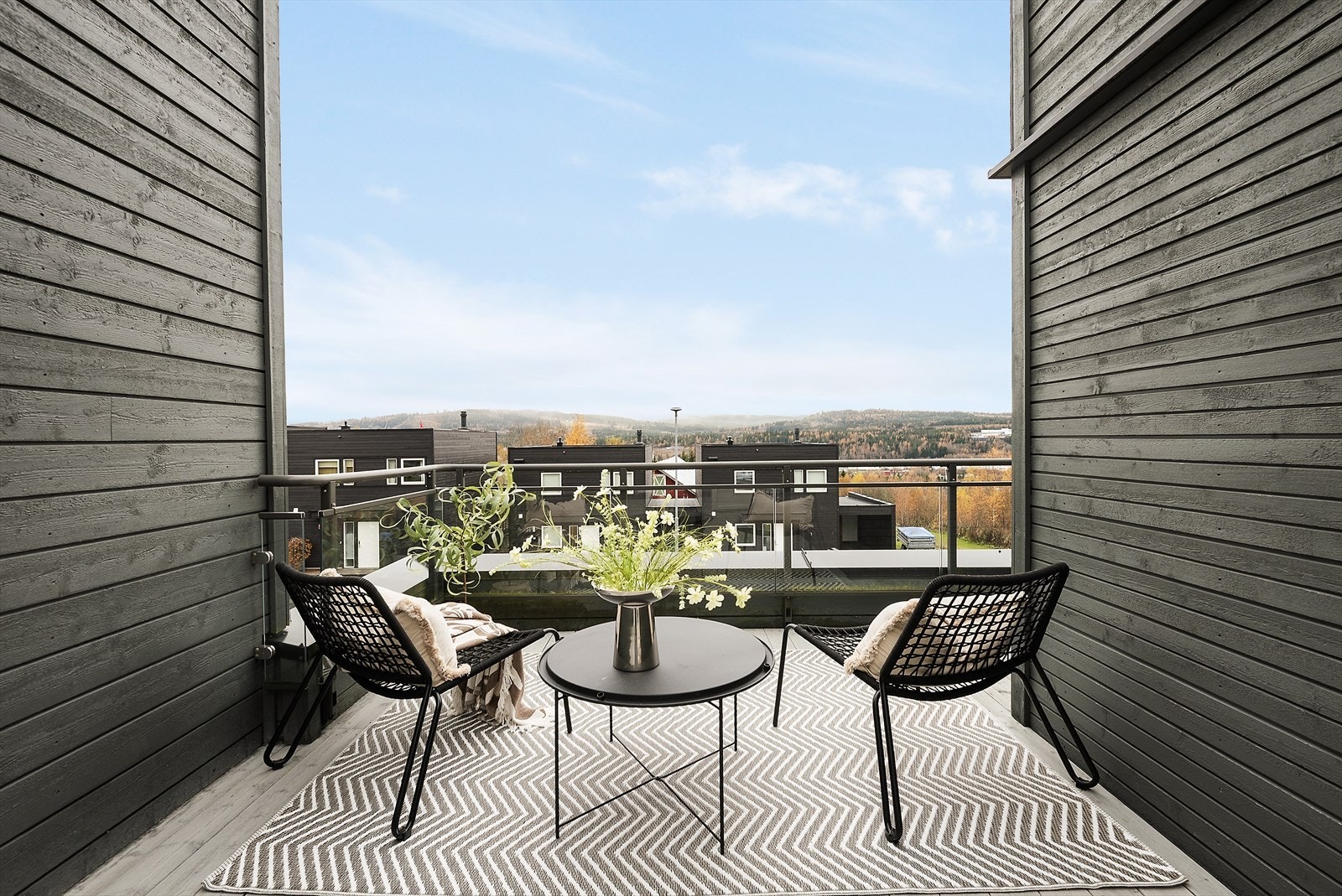 Flott utsyn fra verandaen i 2. etasje. Galleribilde