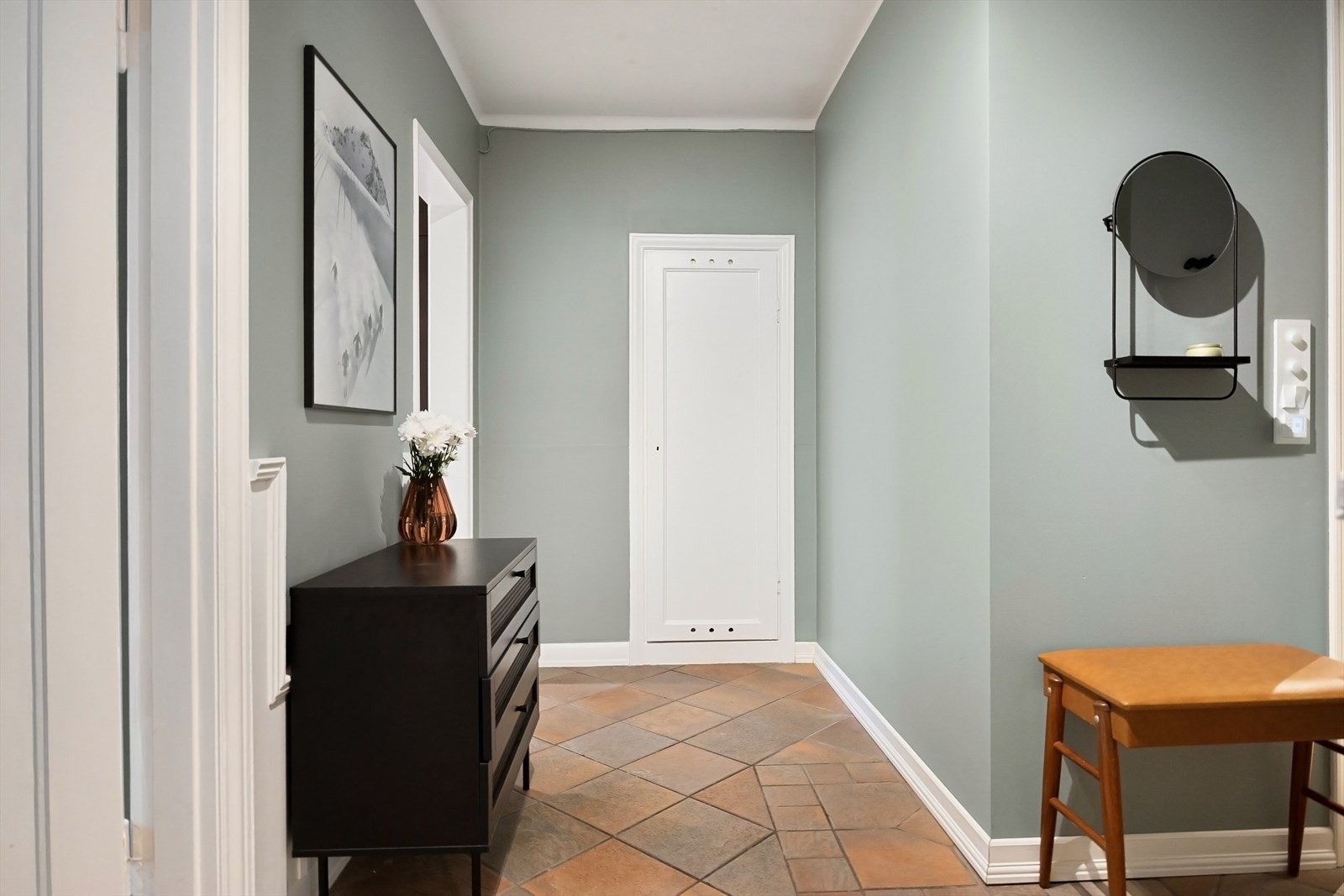 Innvendig bod tilknyttet entré Galleribilde