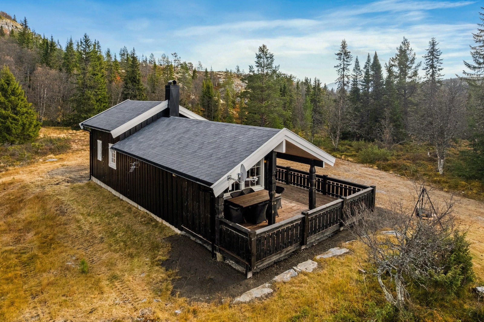 Furusjøvegen 90 er en av de finest plasserte tomtene med tanke på solgang. Galleribilde