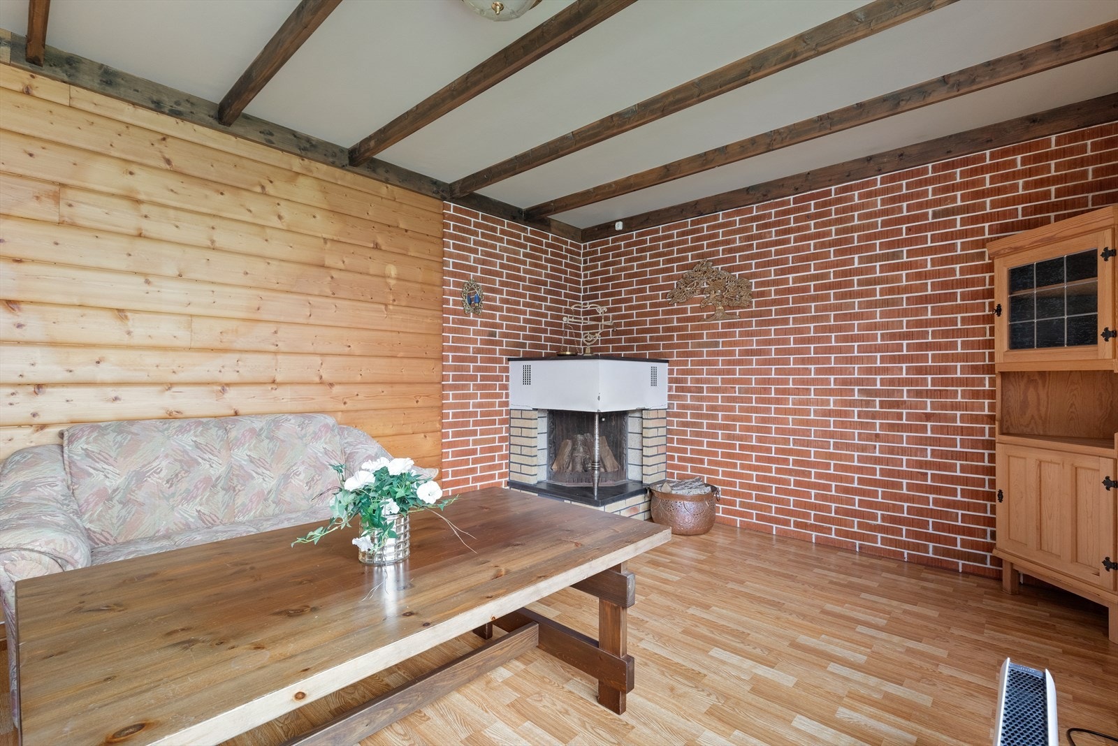 Koselig kjellerstue med karakter Galleribilde