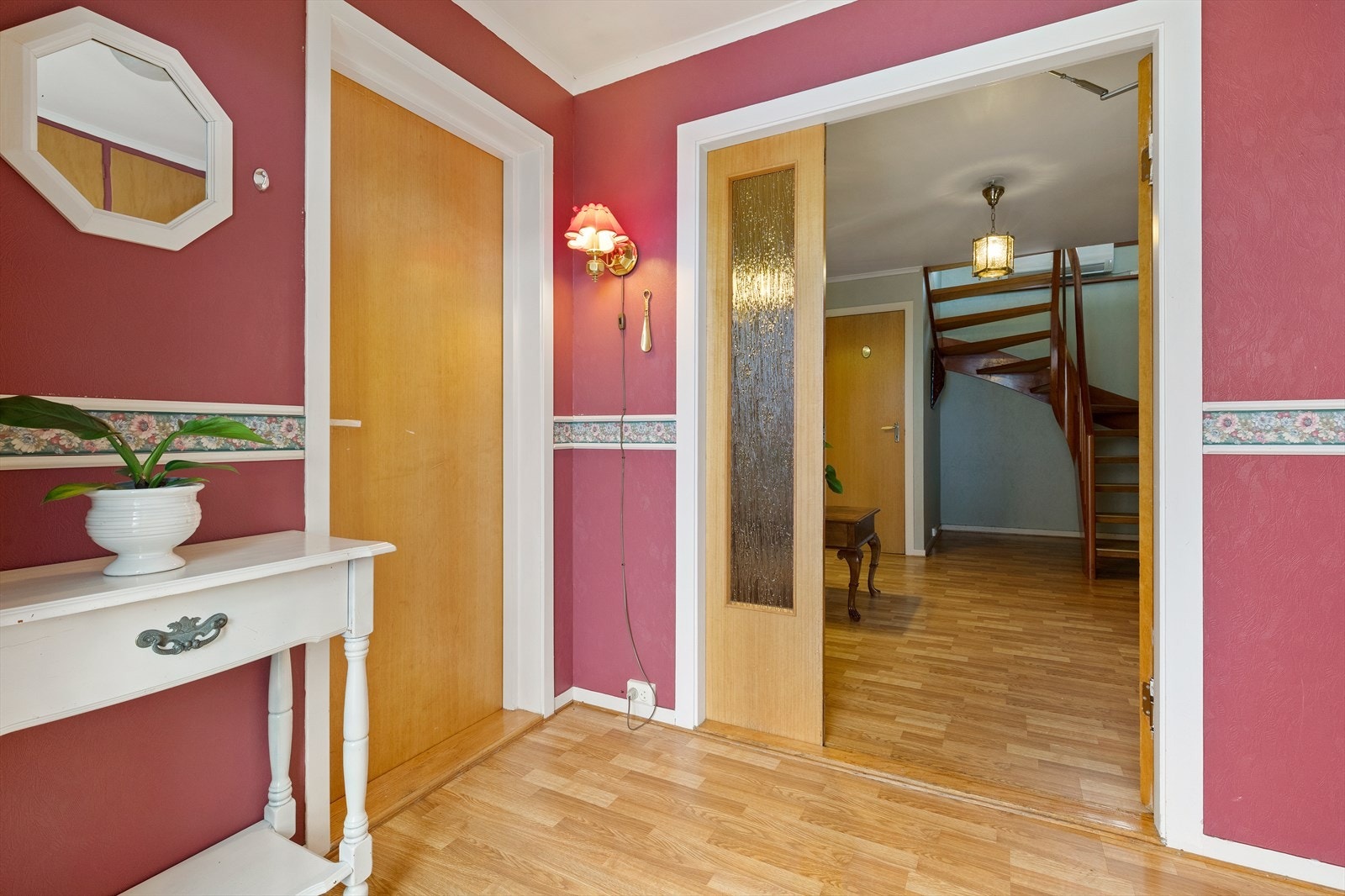 Vindfang med tilkomst til enkelgarasje Galleribilde