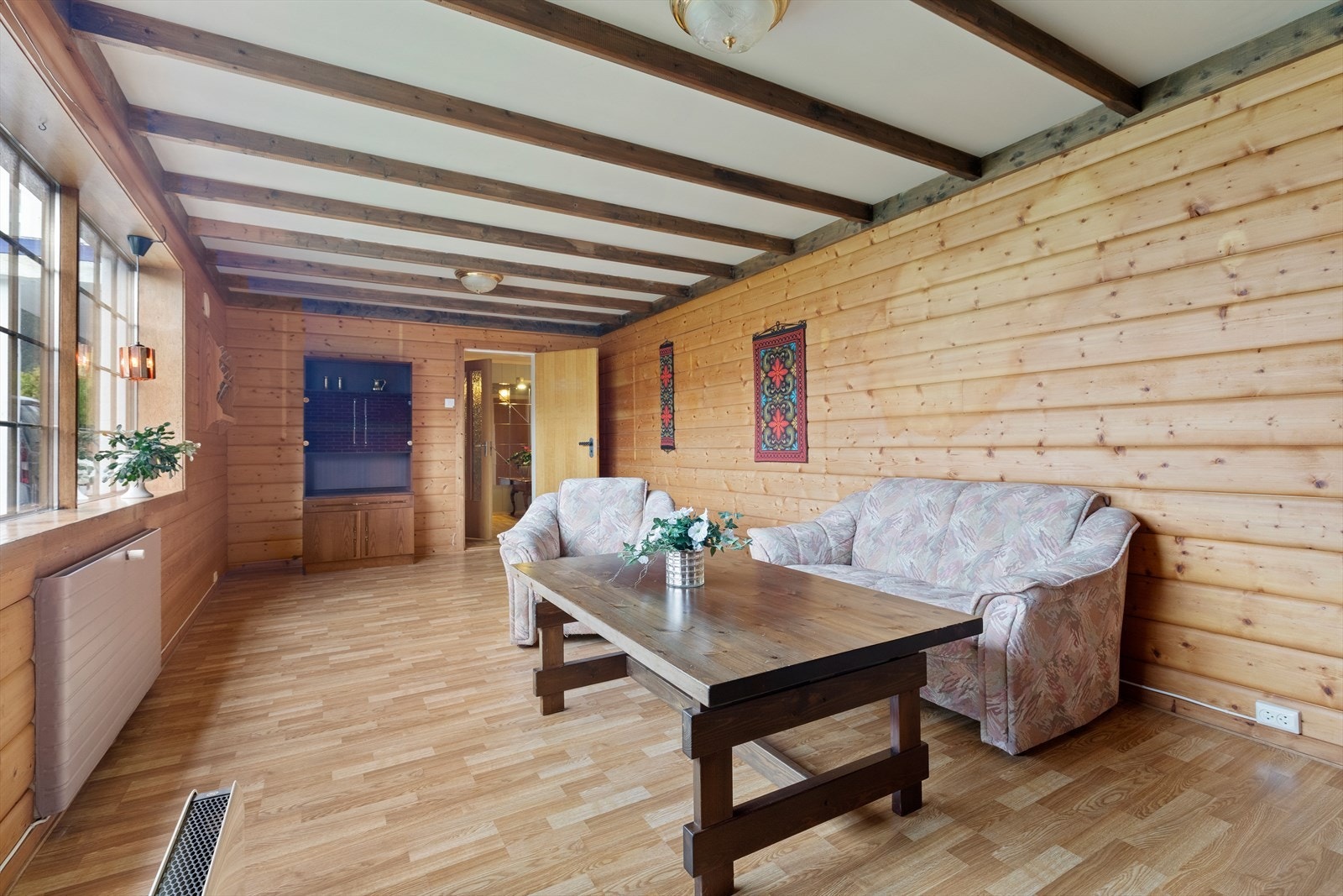 Trepanel på vegger gir en varm og naturlig følelse Galleribilde